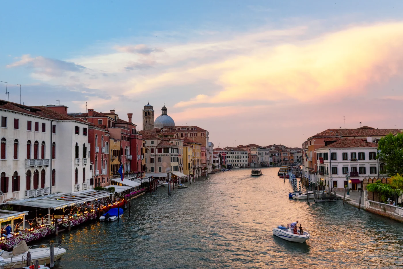 Veduta del Canal Grande di Venezia al tramonto